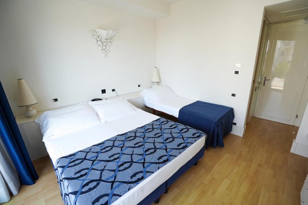Hotel Luxor Rimini Bagian luar foto