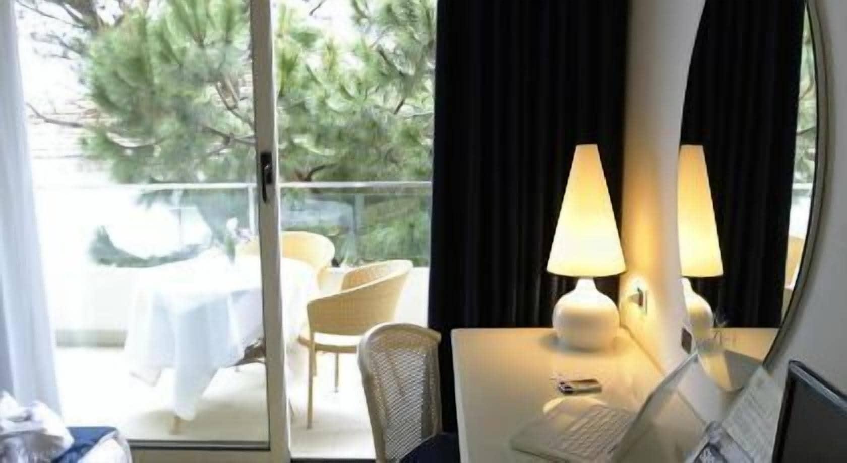 Hotel Luxor Rimini Bagian luar foto