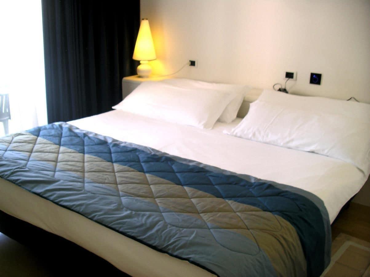 Hotel Luxor Rimini Bagian luar foto