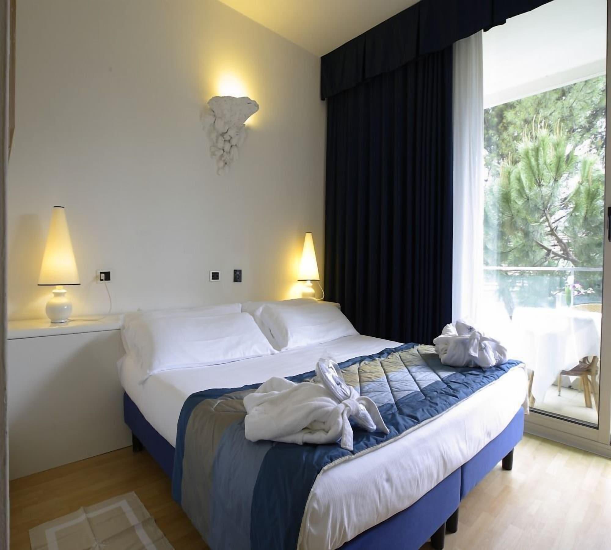 Hotel Luxor Rimini Bagian luar foto