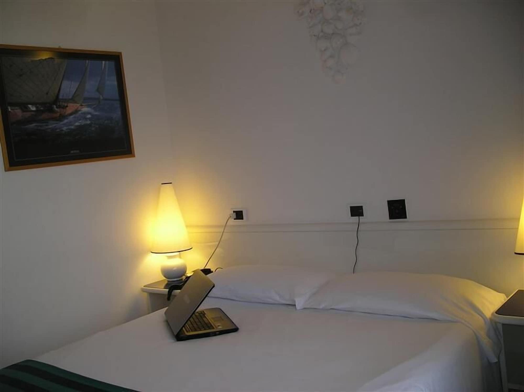 Hotel Luxor Rimini Bagian luar foto