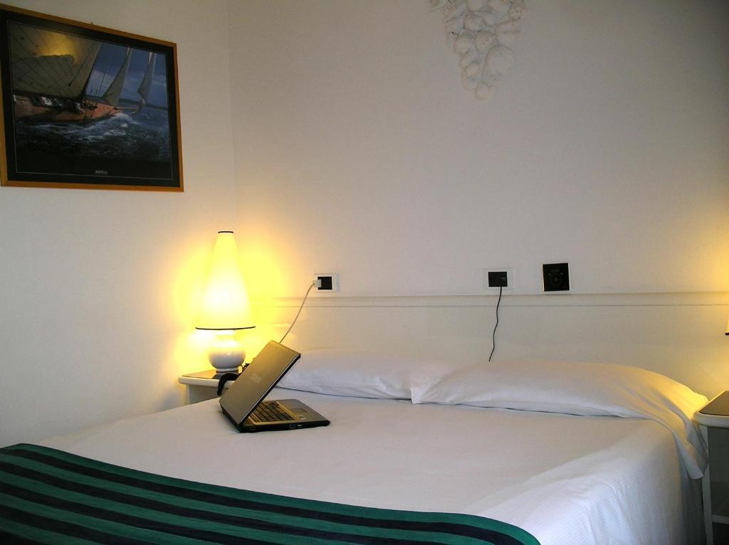 Hotel Luxor Rimini Bagian luar foto