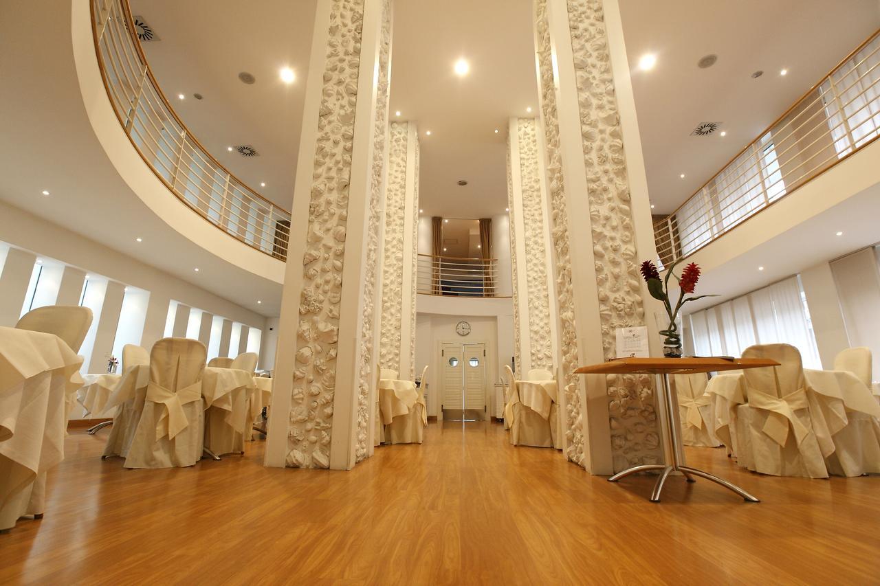Hotel Luxor Rimini Bagian luar foto