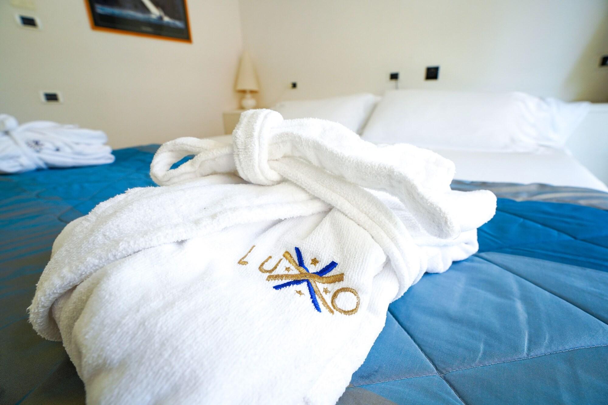 Hotel Luxor Rimini Bagian luar foto